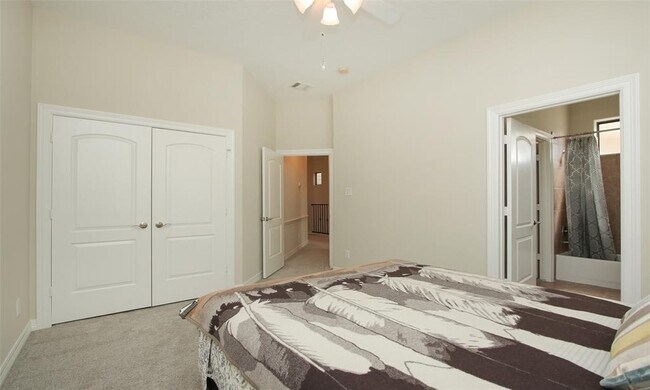 Building Photo - 908 Garden Oaks Terrace