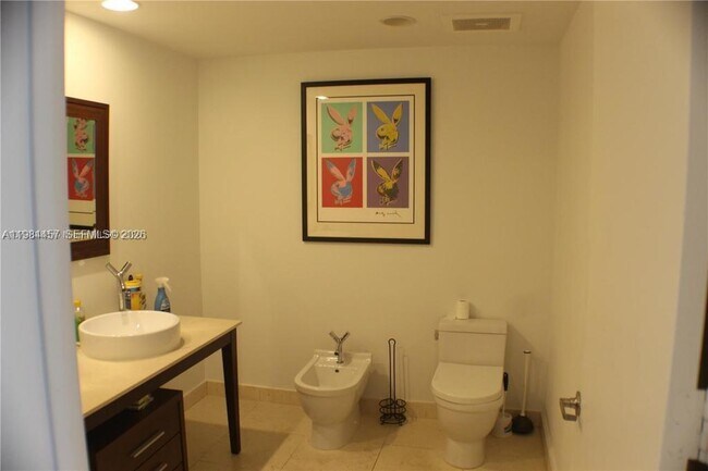 Building Photo - 495 Brickell Ave