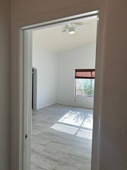 Building Photo - 7277 W Maple Ridge Dr