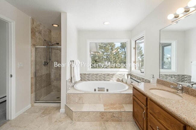 Building Photo - Beautiful Home in Genesee!!