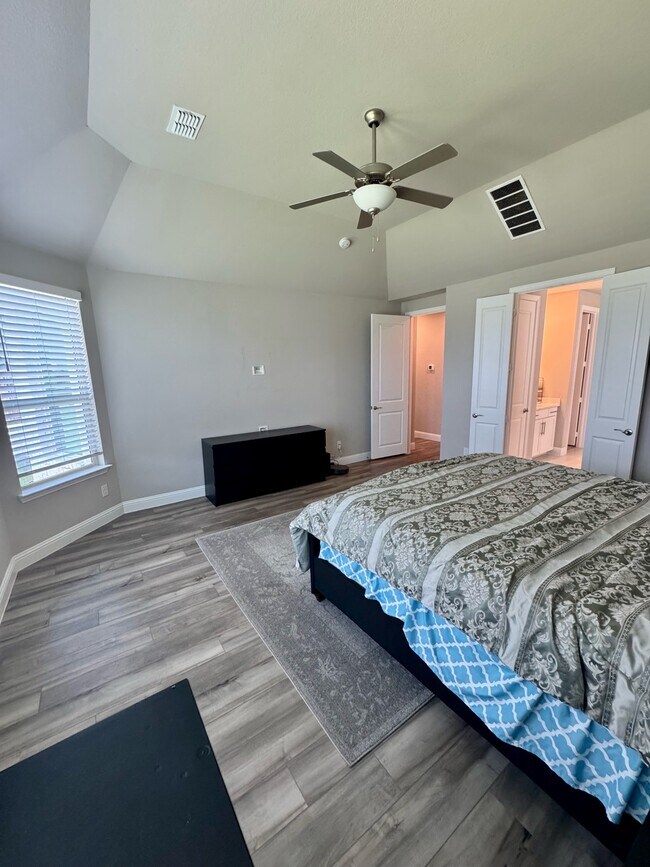 Building Photo - 1731 Tombstone Dr