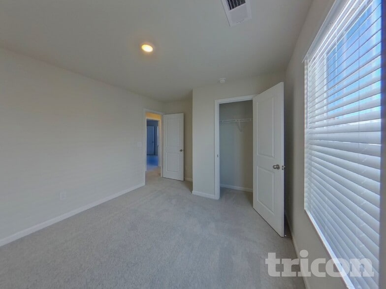 Building Photo - 4018 Rustling Grass Trl