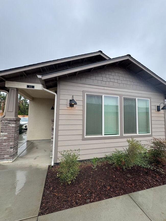 Primary Photo - 4321