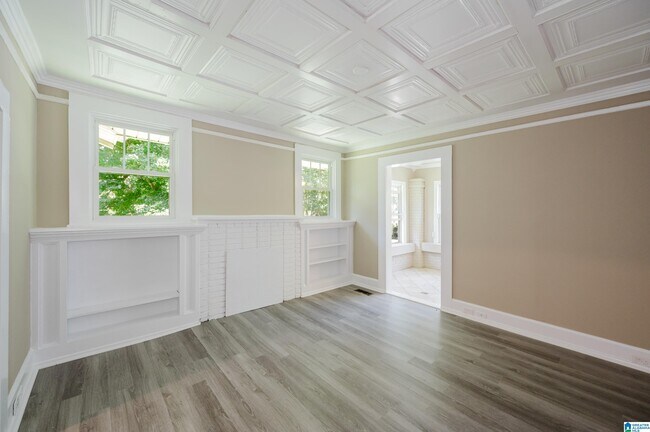 Building Photo - 703 11th Ave