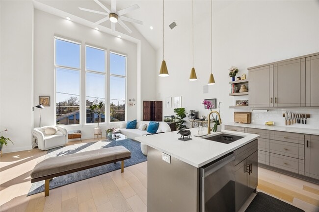 Building Photo - 3107 Webster St