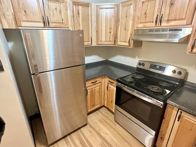 Building Photo - Updated Cully Neighborhood 3 Bedroom Townhome with Hardwoods, Fully Fenced Yard