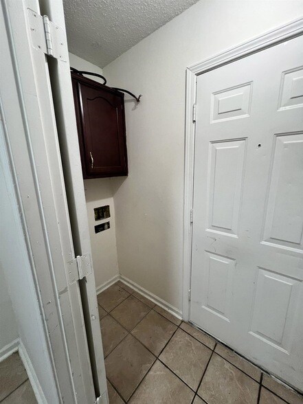Building Photo - 5760 Pecan Trce