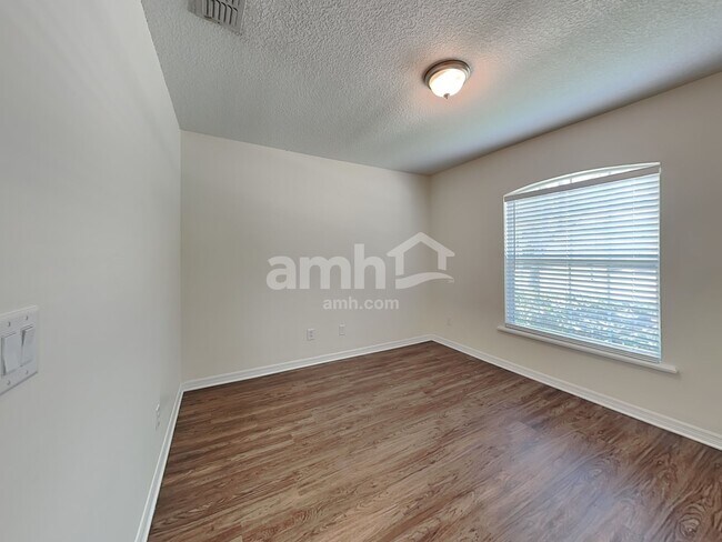 Building Photo - 3584 Shrewsbury Dr