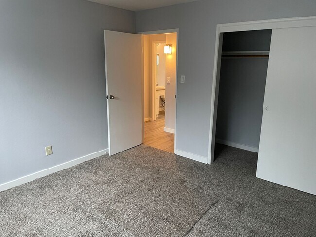 Building Photo - Jefferson