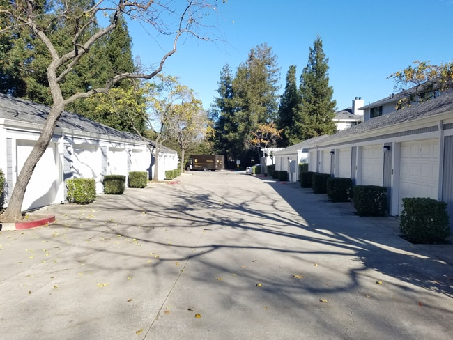 Building Photo - 2 Bed 2 Bath Condo In Walnut Creek (W/ Garage)
