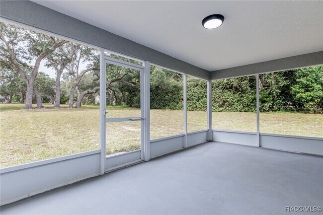 Building Photo - 320 N Fresno Ave