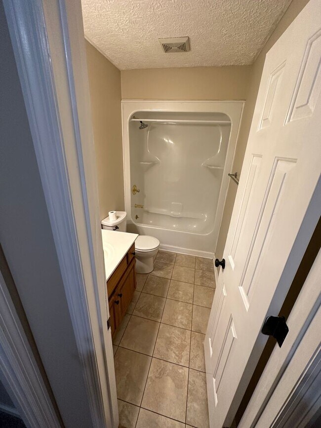 Building Photo - For Lease - 3 Beds, 2 Baths, 2000 SqFt home in N. Mt Juliet