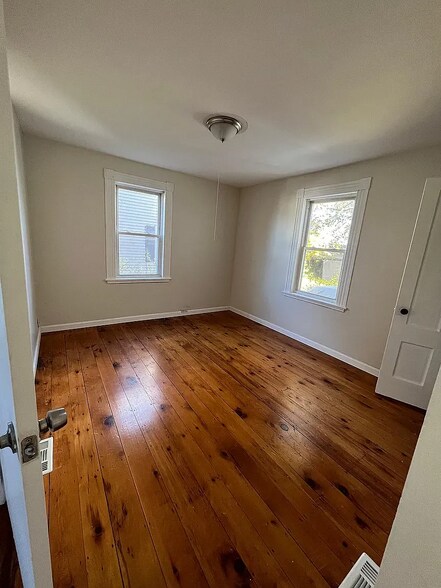 Building Photo - 6 Wheeler St