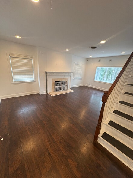 Building Photo - 412 N Bend Rd