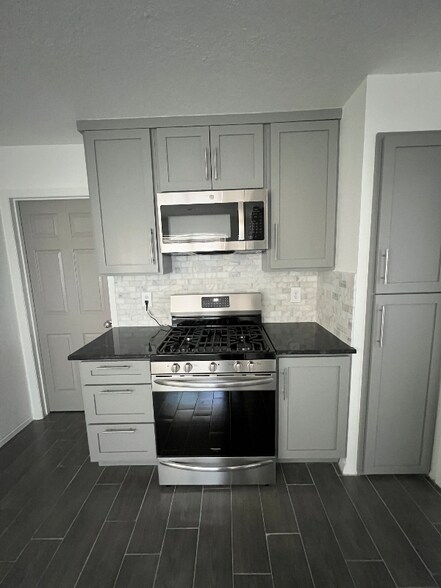 Building Photo - 10434 Seawood Dr