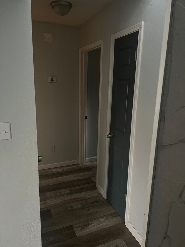 Building Photo - Pensacola Triplex