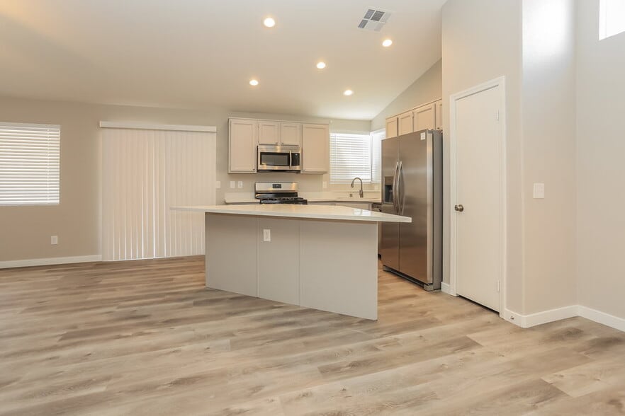 Building Photo - 2801 Lava Rock Ave