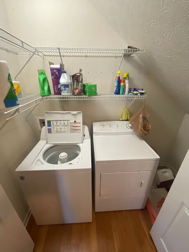 Building Photo - ****AVAILABLE AUGUST 2027**** Large 3 bed, 3 bath House with fenced yard