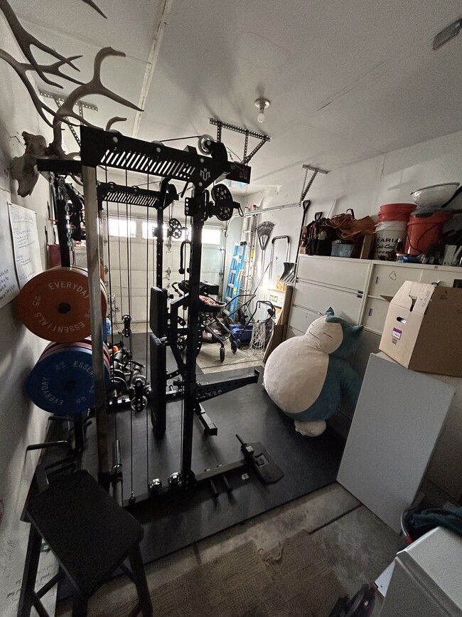 Building Photo - 678 Eagle Dr