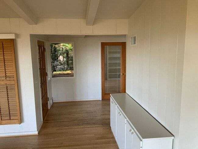 Building Photo - 3 Bedroom House in Hendrick's Park Area