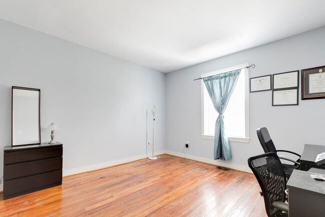 Building Photo - 317 W Marshall St