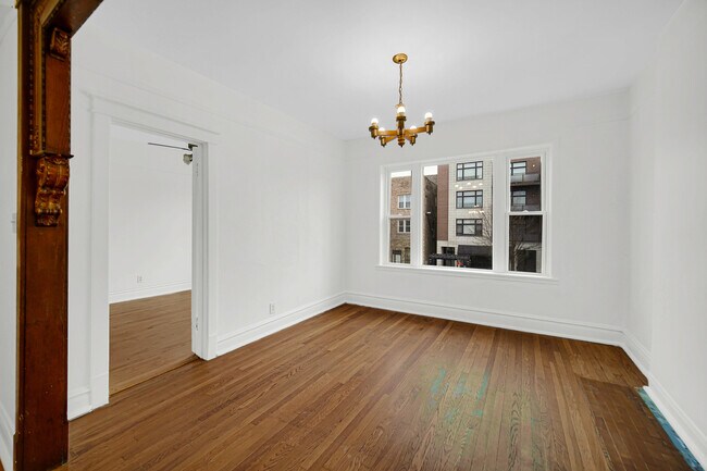 Building Photo - 1002 N Western Ave