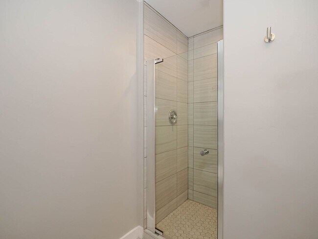 Building Photo - 3 Bedroom, 2.5 Bathroom Riverton Town Home