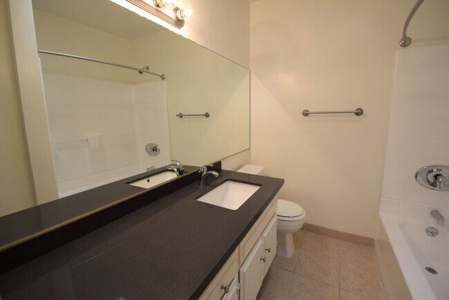 Building Photo - 5036