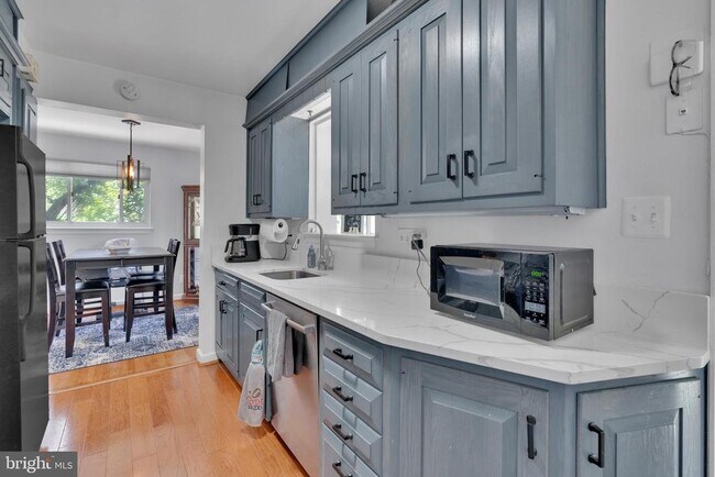 Building Photo - 3252 Holly Hill Dr