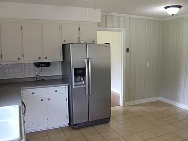 Building Photo - Welcome Home - 3 Bedroom 1.5 Bathroom Fami...
