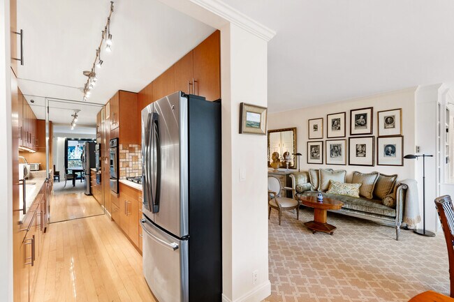 Building Photo - 180 Beacon St