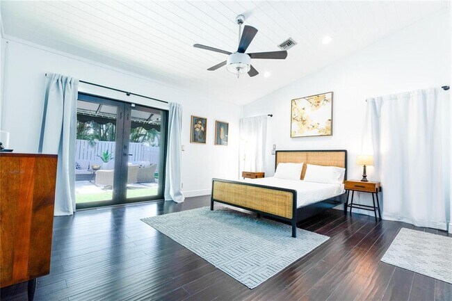 Building Photo - 222 N Tradewinds Ave