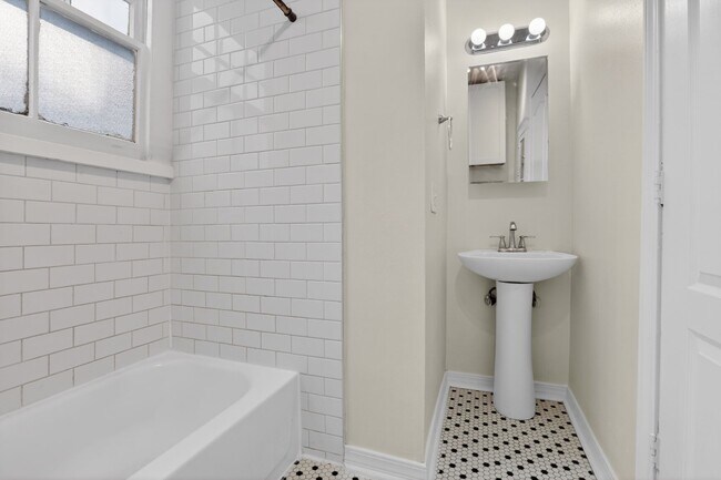 Building Photo - 3132 Robert St