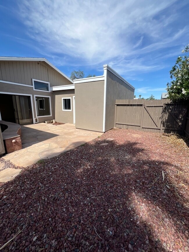 Building Photo - 6368 N Willowhaven Dr