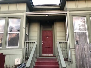 Building Photo - 1021 E St