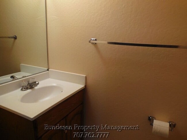 Building Photo - 1305 Gold Way