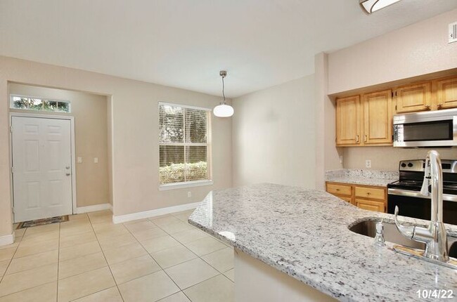 Building Photo - Beautiful 3/2 Spacious Condo with Lawn Car...