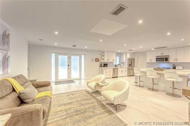 Building Photo - 1800 Admirals Way