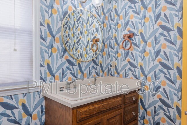 Building Photo - 103 Avondale Dr