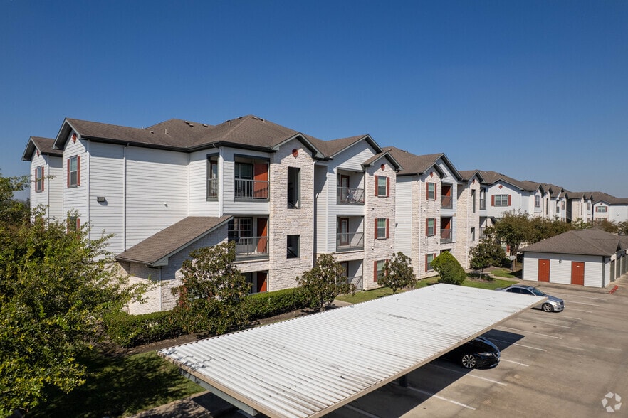 Building Photo - Stonebridge at City Park