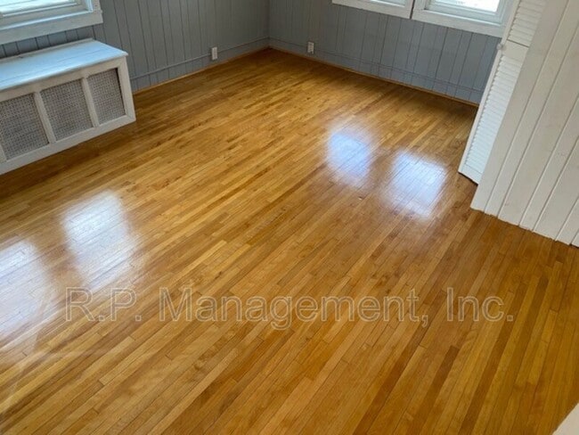 Building Photo - 4221 Harriet Ave