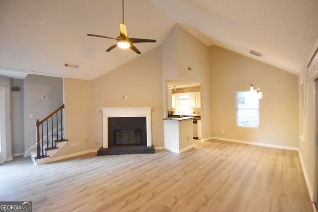 Building Photo - 571 N Fairfield Dr