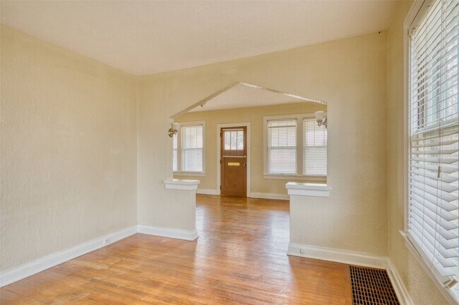 Building Photo - 217 Emerling Dr