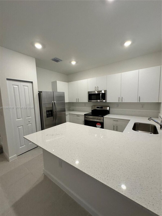 Building Photo - $2,499 2889 SE 25rd