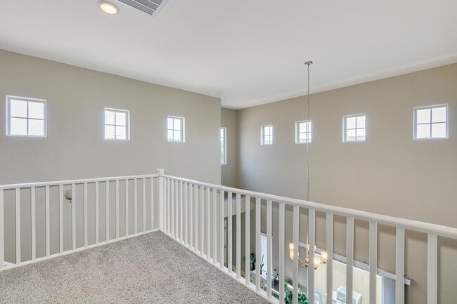 Building Photo - 1367 S Country Club Dr