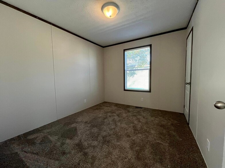 Building Photo - 1319 W Plum St