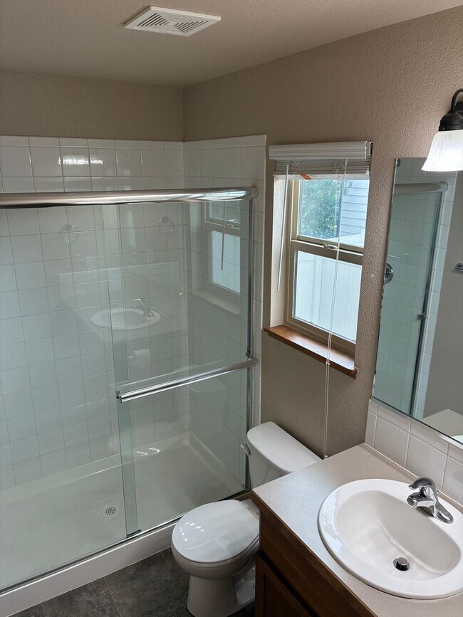 Building Photo - Beautiful 3 bedroom, 2 Bath Ranch with Attached 2 Car Garage and Fenced In Yard-The Meadows in We...