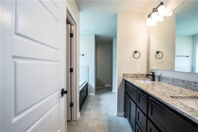 Building Photo - 14309 Limestone Ln