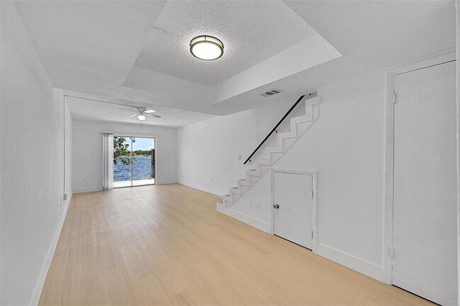Building Photo - 4122 SW 61st Ave