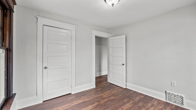 Building Photo - Single-family historic home in West Centra...